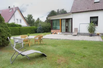 Ein Garten an der Unterkunft Pension Zum Taucher
