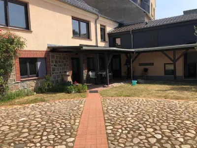 Das Gebäude in dem sich die Ferienwohnung befindet