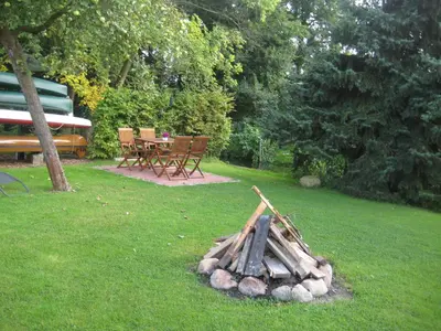 Ein Garten an der Unterkunft Storchenblick