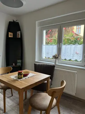 Ein Sitzbereich in der Unterkunft Kahnstübchen Mit NEUEM Innenhof Garten