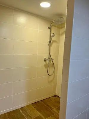 Ein Badezimmer in der Unterkunft Kahnstübchen Mit NEUEM Innenhof Garten