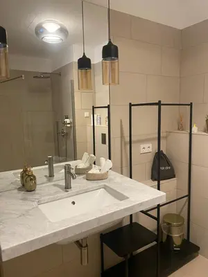 Ein Badezimmer in der Unterkunft Pure Berlin Apartments - for up to 5 guests near Uber Arena, central, stylish