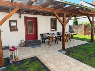 Ein Garten an der Unterkunft Bei der Kahnfährfrau Mit NEUEM Innenhof Garten