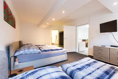 Ein Bett oder Betten in einem Zimmer der Unterkunft Bergmann Kiez. The place to be!