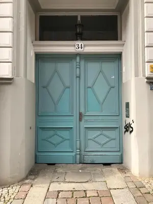 Eine Fassade oder ein Eingang zu TOP SPOT MITTE . THE PLACE TO BE !