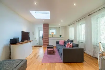 Ein Sitzbereich in der Unterkunft Urban Duplex Kreuzberg
