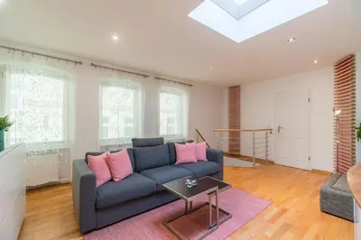 Ein Sitzbereich in der Unterkunft Urban Duplex Kreuzberg