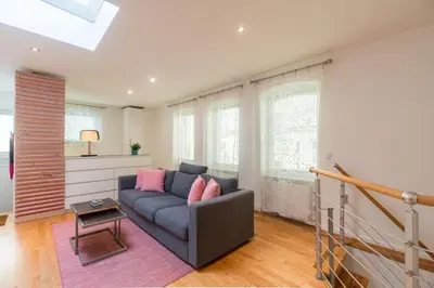 Ein Sitzbereich in der Unterkunft Urban Duplex Kreuzberg