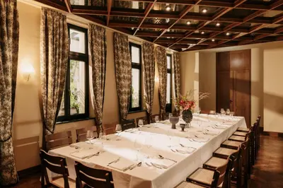 Ein Restaurant oder anderes Speiselokal in der Unterkunft Boutique Hotel Château Royal