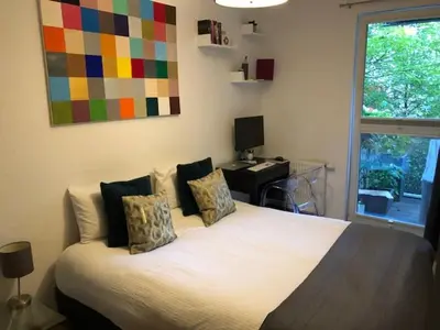 Ein Bett oder Betten in einem Zimmer der Unterkunft Best Apartment in the Center of Berlin with Big Terrace