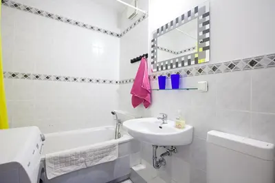 Ein Badezimmer in der Unterkunft SUITE Park & City Alex 4 rooms 2 bathrooms 2 kitchen