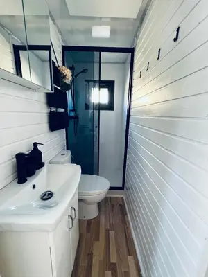 Küche/Küchenzeile in der Unterkunft Waterview - Schwimmendes Ferienhaus auf dem Wasser mit Blick zur Havel, inkl Motorboot zur Nutzung