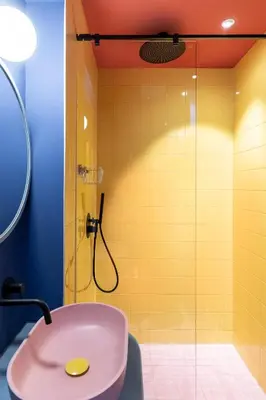 Ein Badezimmer in der Unterkunft Memphis Design Loft Duplex -40sqm- near Antonplatz