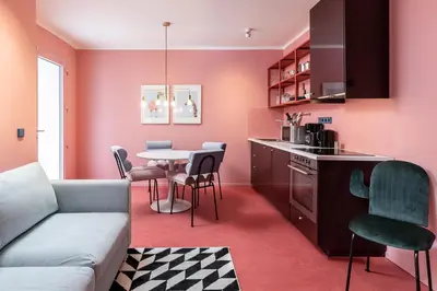Küche/Küchenzeile in der Unterkunft Memphis Design Loft Duplex -40sqm- near Antonplatz