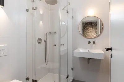 Ein Badezimmer in der Unterkunft Factory Loft Duplex -40sqm- near Antonplatz