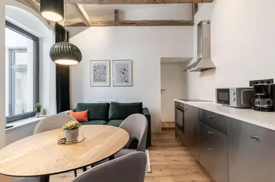 Küche/Küchenzeile in der Unterkunft Brick & Beam Loft Duplex -30sqm- near Antonplatz