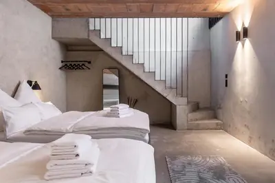 Ein Bett oder Betten in einem Zimmer der Unterkunft Concrete Loft Duplex -40sqm- near Antonplatz