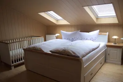 Ein Bett oder Betten in einem Zimmer der Unterkunft Spreewälder Schwalbenhof - Ferienwohnung 