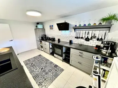 Küche/Küchenzeile in der Unterkunft 100m2 Fewo im Haus am See mit Garten bei Potsdam
