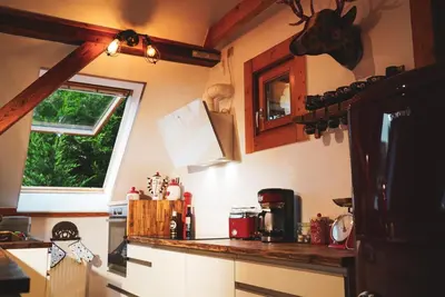 Küche/Küchenzeile in der Unterkunft Historisches Retro Loft 70m2 mit Garten & Seenähe