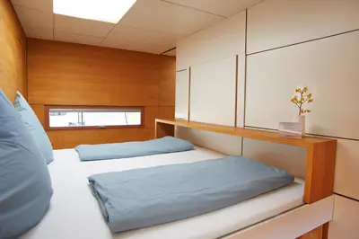 Ein Bett oder Betten in einem Zimmer der Unterkunft JULIA - Schwimmendes Apartment