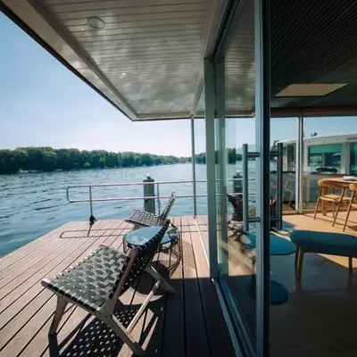 JULIA - Schwimmendes Apartment