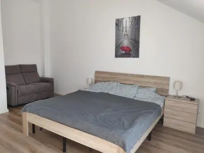 Ein Bett oder Betten in einem Zimmer der Unterkunft Fewo Bernau