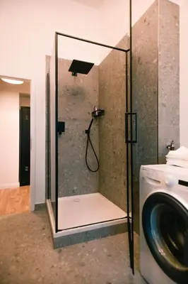 Ein Badezimmer in der Unterkunft The Weinert Suites