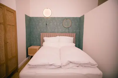 Ein Bett oder Betten in einem Zimmer der Unterkunft The Weinert Suites