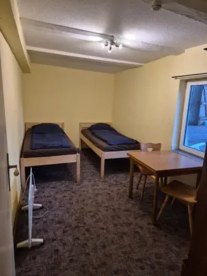Ein Bett oder Betten in einem Zimmer der Unterkunft Montage Wohnung zum Walnussbaum Deutschhof