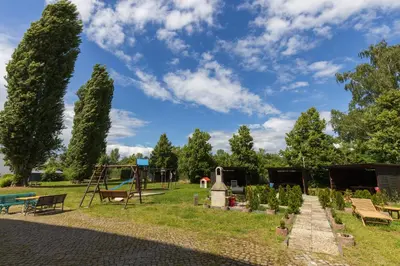 Ein Garten an der Unterkunft Motel Home Wittenau