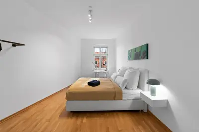 Ein Bett oder Betten in einem Zimmer der Unterkunft Beautiful 80sqm Appartment in Berlin-Mitte