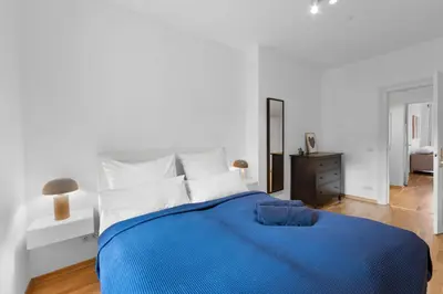 Ein Bett oder Betten in einem Zimmer der Unterkunft Beautiful 80sqm Appartment in Berlin-Mitte
