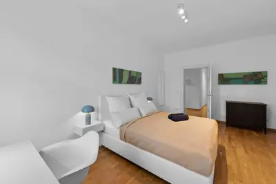 Ein Bett oder Betten in einem Zimmer der Unterkunft Beautiful 80sqm Appartment in Berlin-Mitte