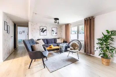 Ein Sitzbereich in der Unterkunft Ferienhaus Seeliebe 70 QM I 2 Schlafzimmer I 5 min zum See I überdachte Terrasse I nahe Werbellinsee