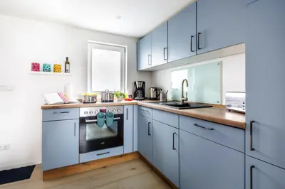 Küche/Küchenzeile in der Unterkunft Ferienhaus Seeliebe 70 QM I 2 Schlafzimmer I 5 min zum See I überdachte Terrasse I nahe Werbellinsee