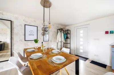 Ein Sitzbereich in der Unterkunft Ferienhaus Seeliebe 70 QM I 2 Schlafzimmer I 5 min zum See I überdachte Terrasse I nahe Werbellinsee