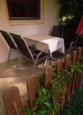 Ein Sitzbereich in der Unterkunft Ferienhäuser Heideröslein