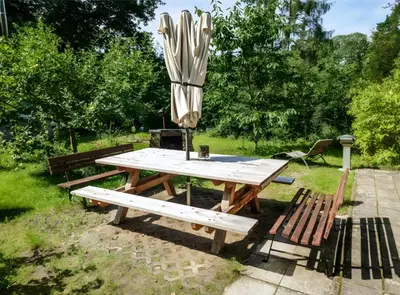 Ein Garten an der Unterkunft Ferienhäuser Heideröslein
