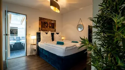 Ein Bett oder Betten in einem Zimmer der Unterkunft Boxi Jungle House - unique in Friedrichshain - 3BR