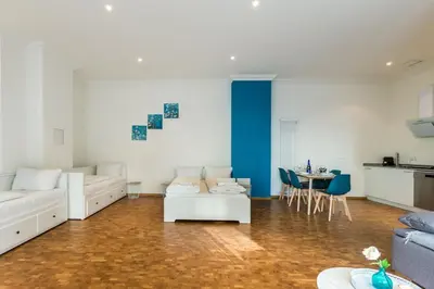 Ein Sitzbereich in der Unterkunft DR Apartments Friedrichshain