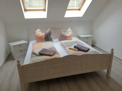 Ein Bett oder Betten in einem Zimmer der Unterkunft Ferienwohnung 6 - Gourmetzimmer