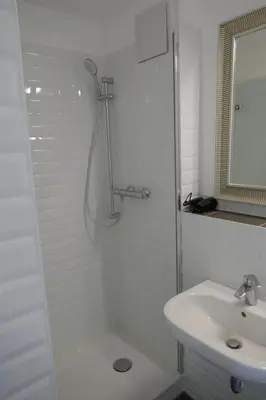 Ein Badezimmer in der Unterkunft Roter Hirsch