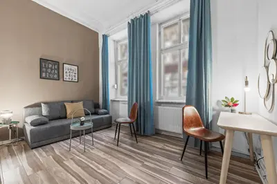 Ein Sitzbereich in der Unterkunft Holiday 33 Apartment K next to Alexanderplatz, 4 rooms with bathroom & guest toilet