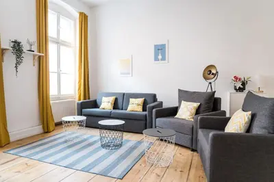 Ein Sitzbereich in der Unterkunft Apartment at Rosenthaler Platz