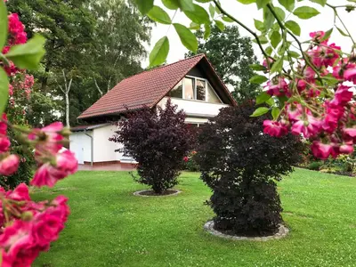 Ein Garten an der Unterkunft Ferienhaus direkt in Berlin an der Spree mit Sauna und Whirlpool