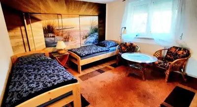 Ein Bett oder Betten in einem Zimmer der Unterkunft Zimmer für Urlauber, Monteure und Geschäftsreisende