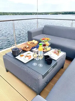 Essen auf dem Boot oder in der Nähe