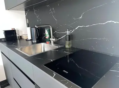 Küche/Küchenzeile in der Unterkunft Luxuriöses Studio mit privatem Zugang zum See