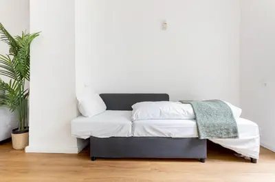 Ein Bett oder Betten in einem Zimmer der Unterkunft Global Living - Design Apartment I Central I Beamer I Kitchen I Terrace I Berlin